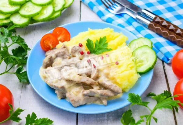 Яловичина по-строгановськи