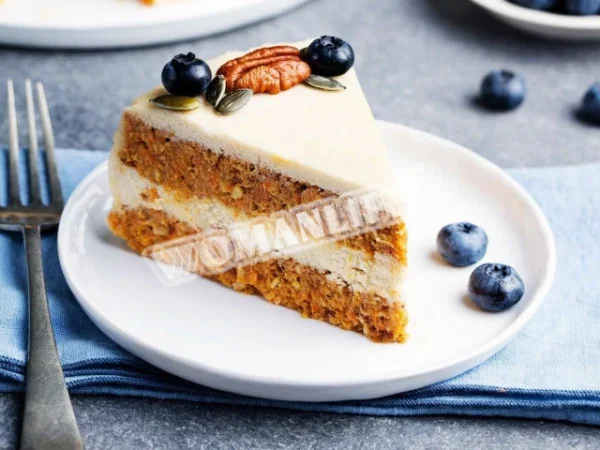 Морквяний пиріг з волоськими горіхами та фруктами