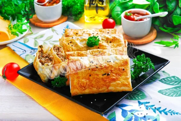 Лаваш з фаршем і сиром в духовці