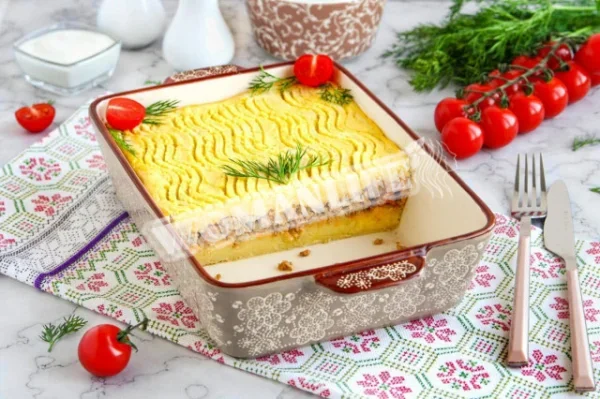 Картопляне пюре з фаршем в духовці