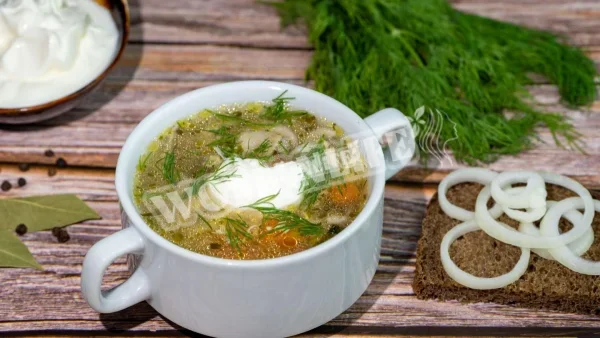 Пісний суп з гливами, овочами і зеленню
