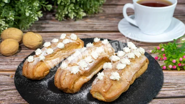 Заварні еклери з масляним кремом