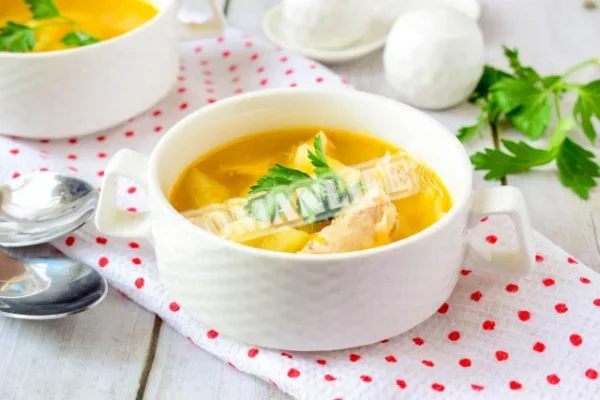 Класичний гороховий суп з куркою