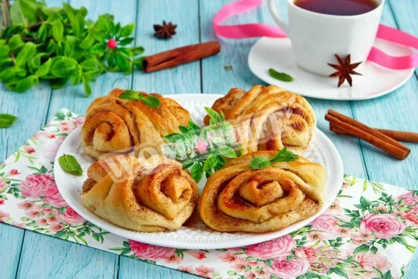 Дріжджові булочки з корицею