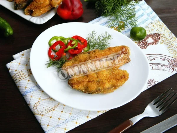 Короп смажений в кукурудзяному борошні на сковороді