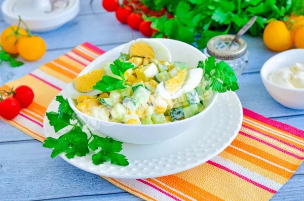 Салат огірок яйця майонез кукурудза