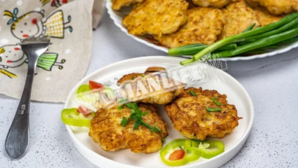 Курячі котлети з цибулею і спеціями
