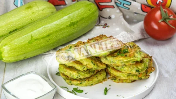 Млинці з кабачків з сиром і зеленню
