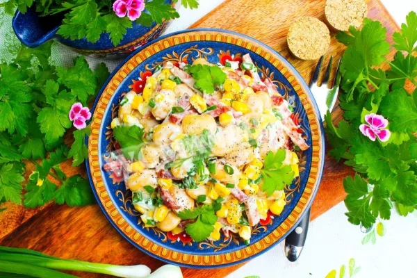 Салат кукурудзяна ковбаса