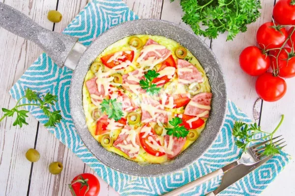 Яєчна піца на сковороді