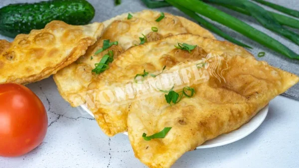 Класичні чебуреки з бездріжджового тіста з м'ясним фаршем