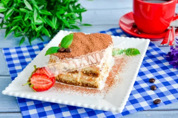 Десерт тірамісу з печивом