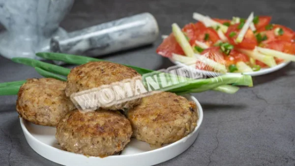 Котлети змішаного фаршу з овочами