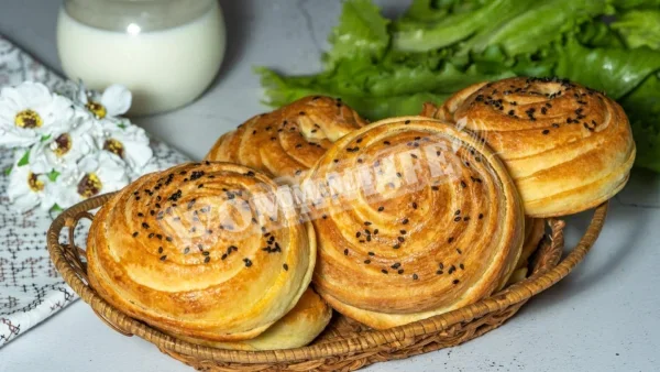 Курники з листкового дріжджового тіста з куркою та картоплею