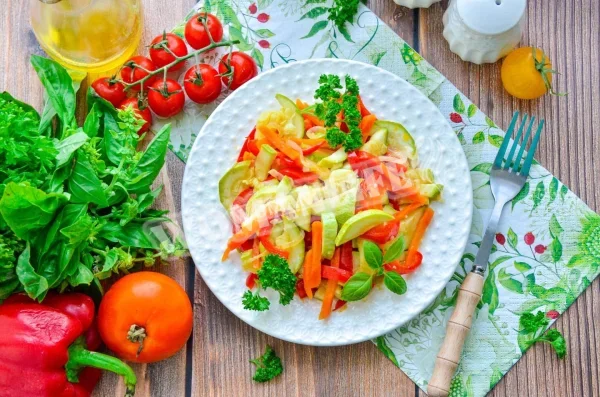 Кабачки з болгарським перцем
