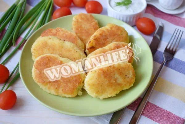 Класичні картопляні котлети на сковороді