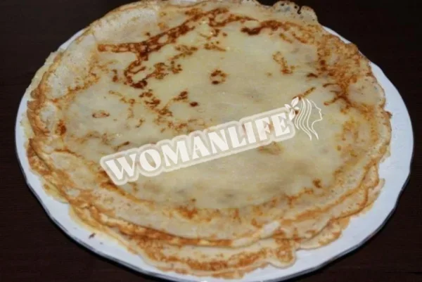 Смачні млинці без яєць з маслом