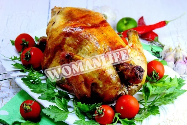 Курка гриль в духовці на рожні ціла з скоринкою