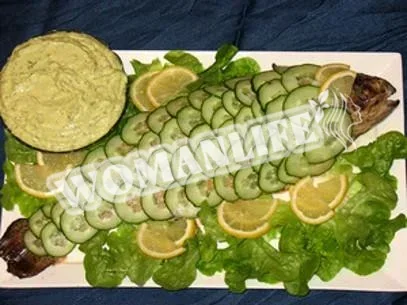 Форель з чорносливом, запечена в духовці