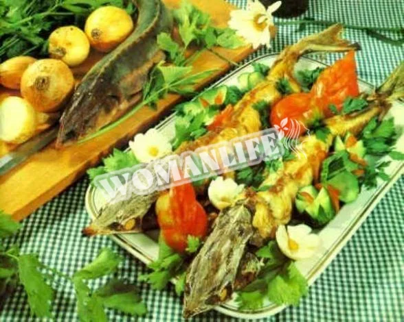 Стерлядь в духовці з овочами