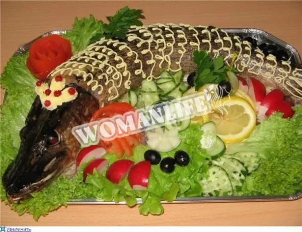 Щука, фарширована яйцем і рисом