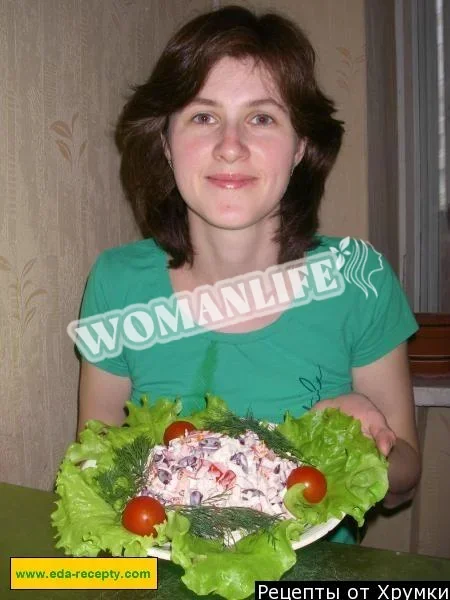 Салат з червоного болгарського перцю з крабовими паличками і сиром