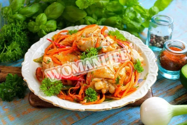 Корейське куряче гі з морквою та цибулею