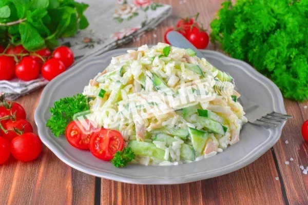 Салат з кальмарами і рисом