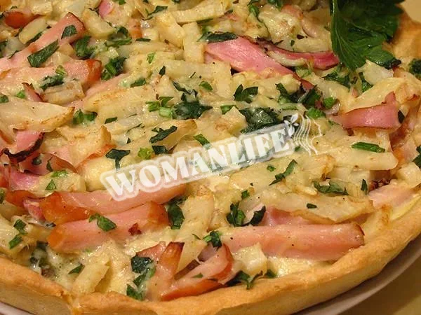 Салат з шинки з грінками і селерою