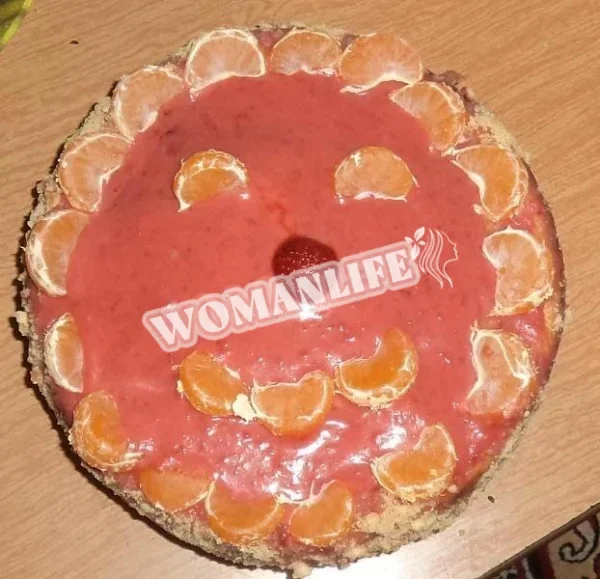 Ягідний пиріг з полуницею