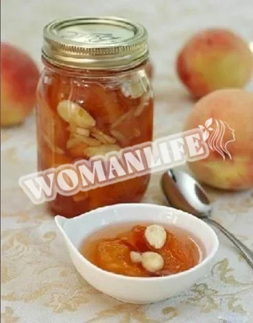 Персикове варення з мигдалем