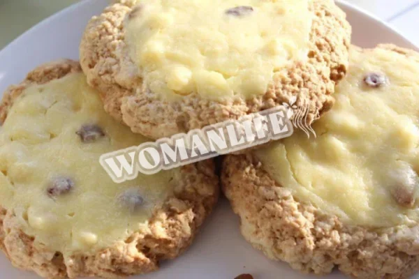Чізкейк з сиром, родзинками і яблуками