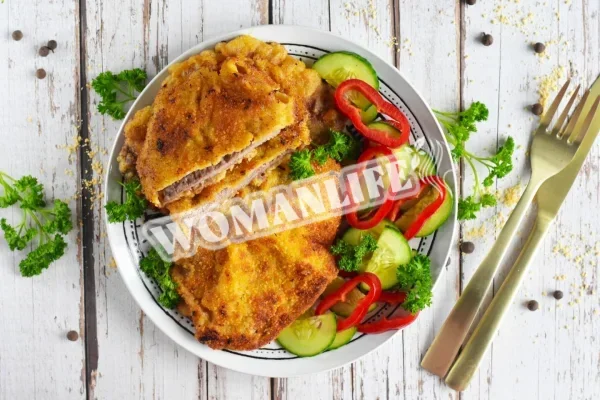 Шніцель з яловичини на сковороді