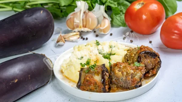 Котлети з фаршу шматочками баклажанів