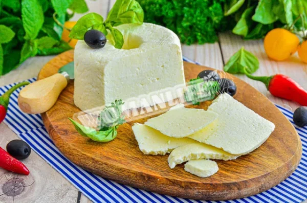 Домашній сир з молока, яєць і сметани