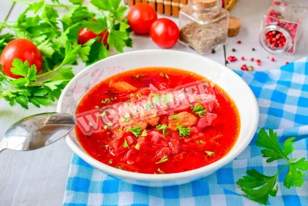 Борщ з помідорами