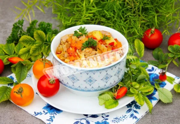 Лагман з індички з овочами та локшиною