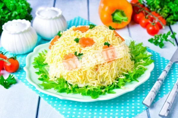 Курячий салат морквяний сир