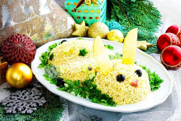 Салат із кролика з шинкою, кукурудзою та рисом