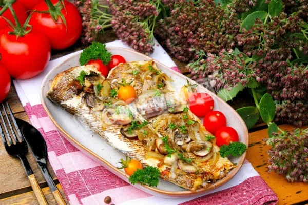 Риба з печерицями, смажена на сковороді