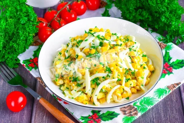 Салат з кальмарами і кукурудзою