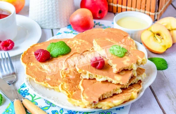 Млинці з яблуками