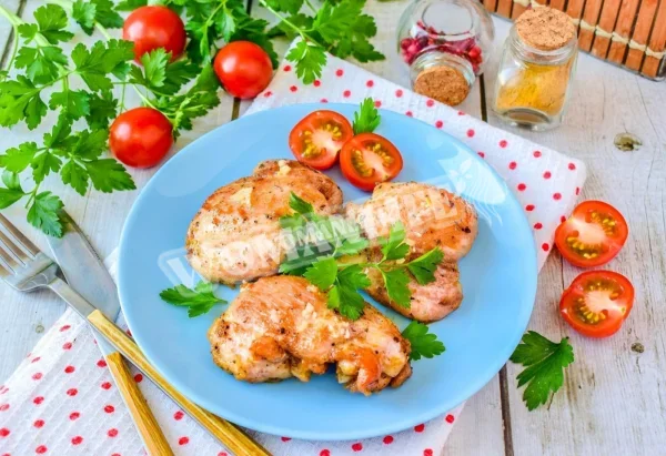 Філе курячих стегон на сковороді