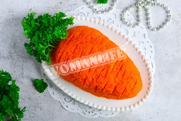Морквяний салат з копченою куркою