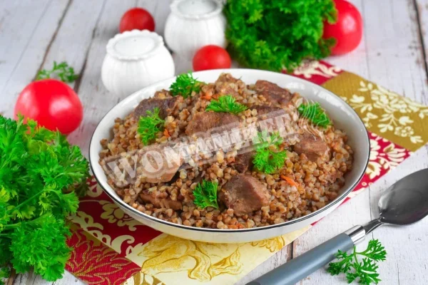 Гречка з м'ясом в казані
