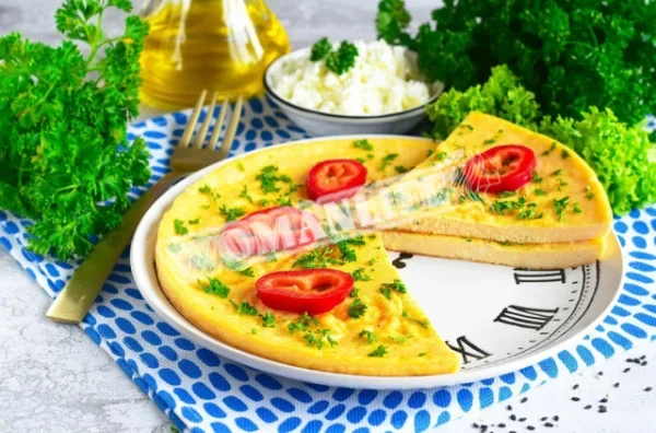 Сир з яйцем на сковороді