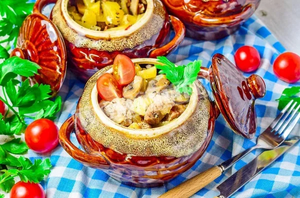 Запікати в горщиках з грибами в духовці