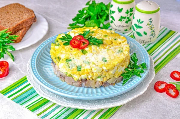 Закуска оселедець з яйцями