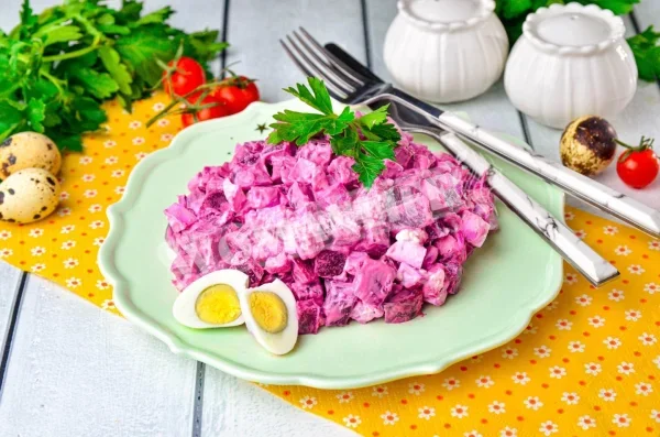 Буряк з яйцем