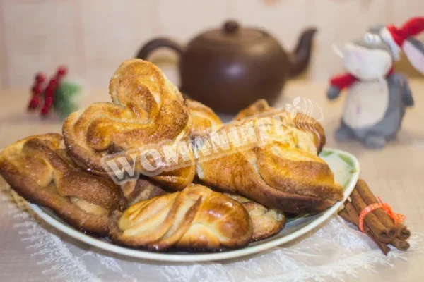 Здобні булочки з начинкою з кориці та рослинного масла